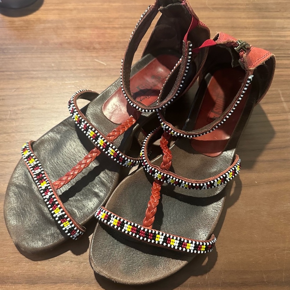 Pikolino’s beaded leather size 38 zip back sandals
